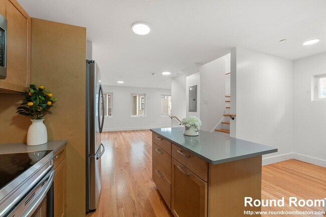 Foto del edificio - Renovated 3 bed 2.5 bath in Cambridge