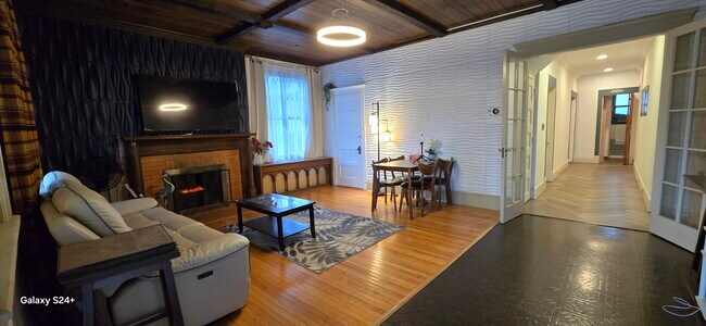 Foto del edificio - 1718 Capouse Ave