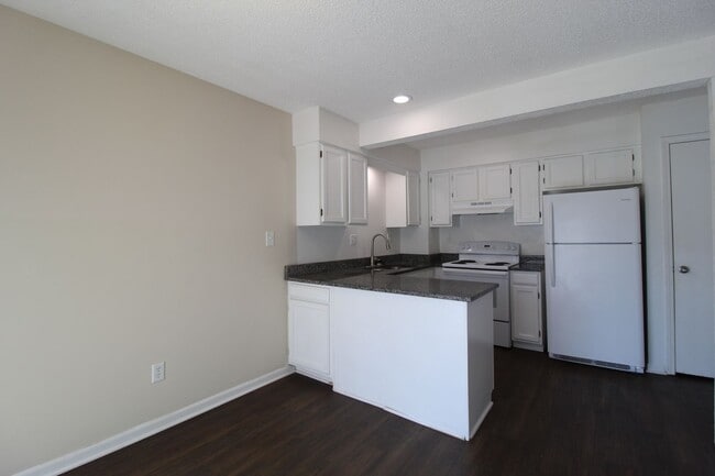 Building Photo - Fully Remodeled 2 Bedroom 1.5 Bath Duplex In Olathe