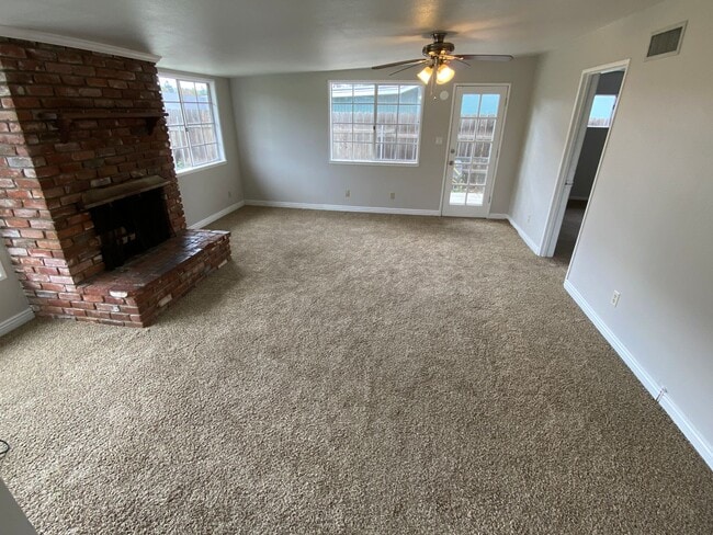 Building Photo - Granite Hills 4 Bedroom Home!