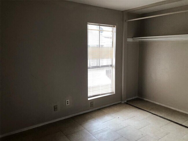 Building Photo - 10100 S Gessner Rd