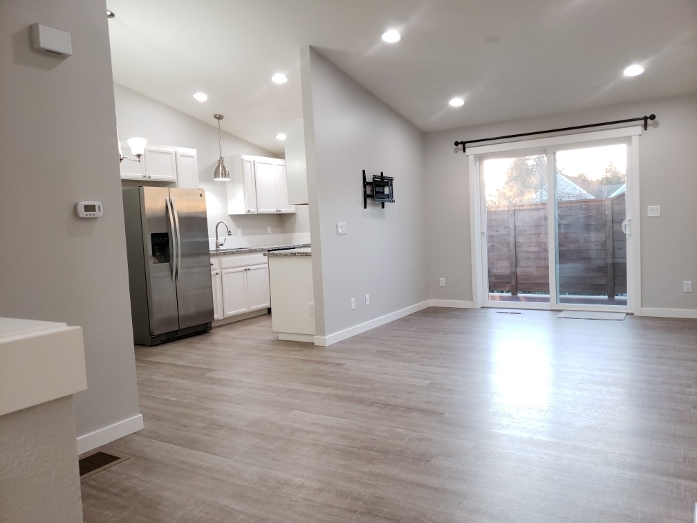 Foto principal - 607 W 1st St