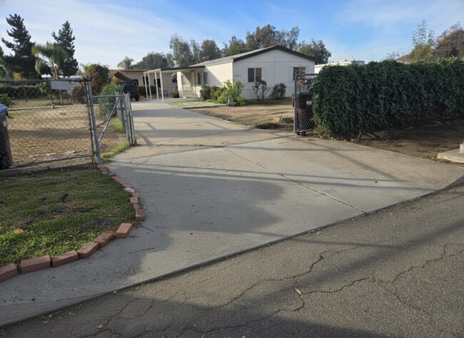 Foto del edificio - 33255 Little Reb Pl