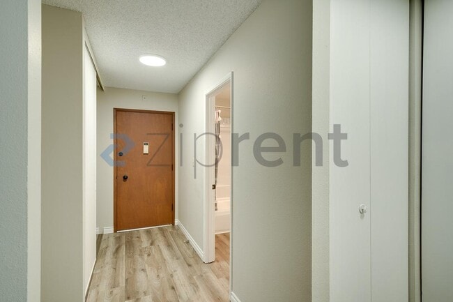 Building Photo - Unit 407
