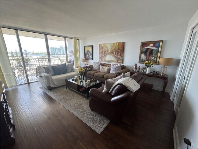 Foto del edificio - 18031 Biscayne Blvd