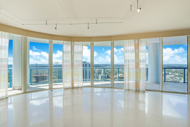 Building Photo - 333 Las Olas Way