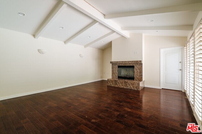 Foto del edificio - 15649 Woodfield Pl