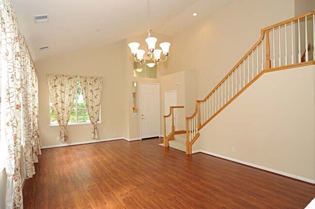 Building Photo - 34245 Myrtle Ln