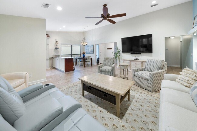 Building Photo - 353 L'Atrium Dr