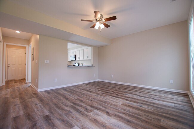 Building Photo - Pet Friendly Two Bedroom!