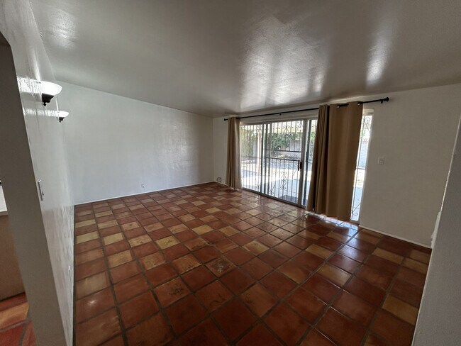 Foto del edificio - 7161 E 19th St