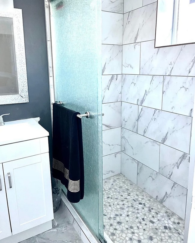 Foto del edificio - 3817 Clairemont Dr