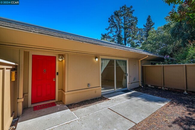 Foto del edificio - 1508 Golden Rain Rd