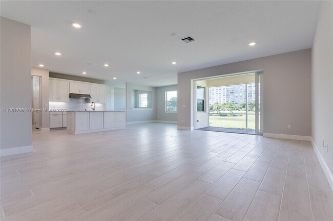 Building Photo - 3713 Greenway Dr