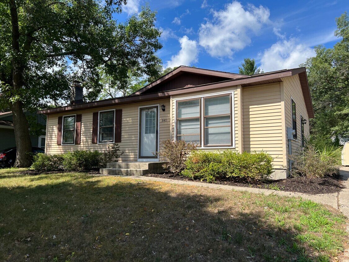 3411 Benjamin Ave NE, Grand Rapids, MI 49525 House Rental in Grand