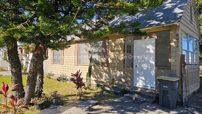 Foto del edificio - 8052 Hawthorne St