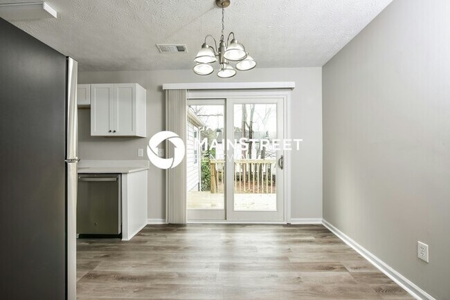 Building Photo - 3 Bedroom Pet-Friendly Home in Stone Mountain, GA with Main Street Renewal
