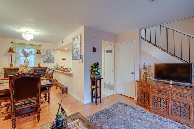 Foto del edificio - 5474 Roundtree Pl