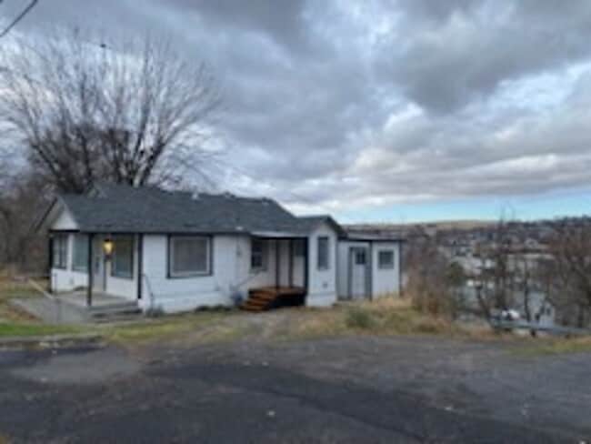 Foto del edificio - Charming 2 Bedroom Home on Corner Lot