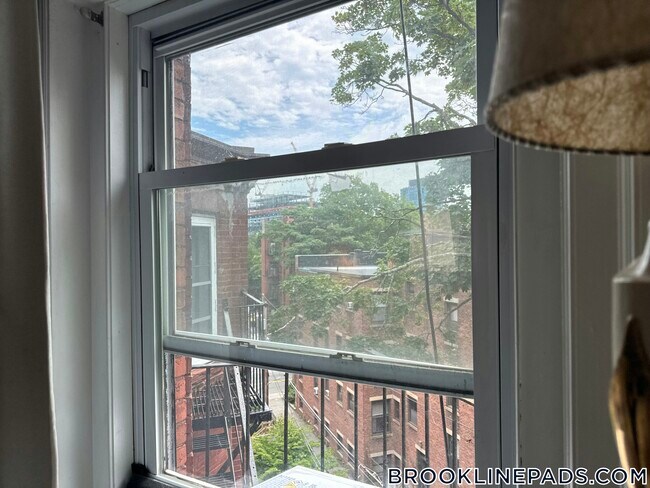 Foto del edificio - 1063 Beacon St