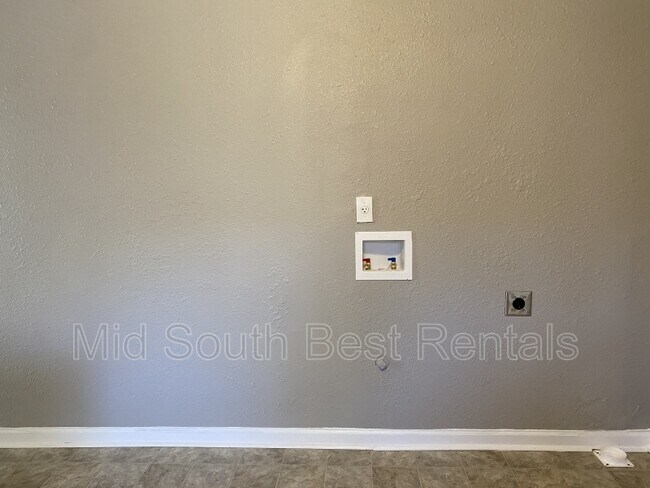 Building Photo - 2669 Carnes Ave