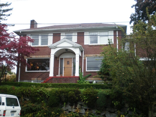 Building Photo - 2519 20th Ave E