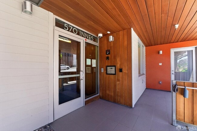 Building Photo - 570 Innes Ave