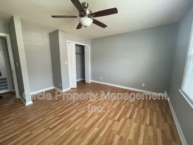 Building Photo - 111 Claybill Dr