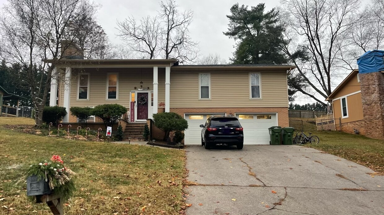 Primary Photo - 817 Brentwood Dr