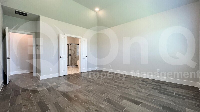 Foto del edificio - 6300 Mulberry Creek Ln