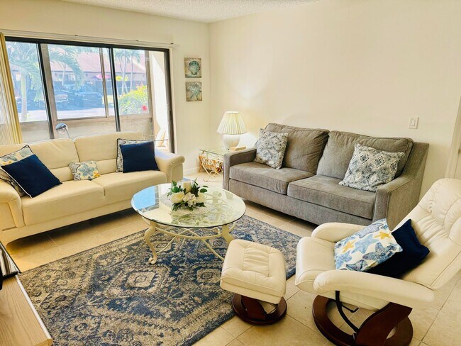 Building Photo - 819 Sky Pine Way