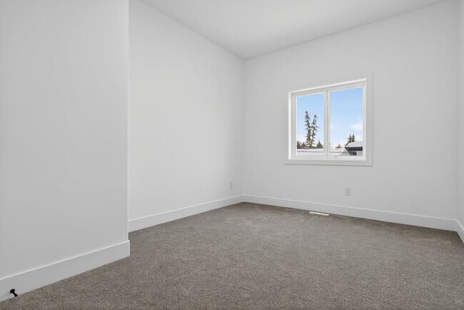 Photo du bâtiment - 2-4603 21 Ave NW
