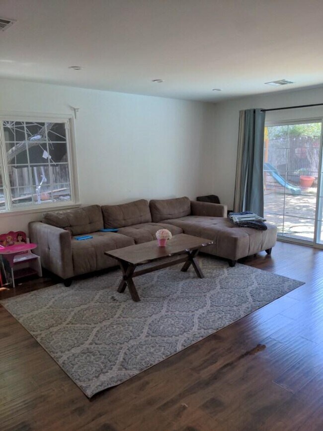 Foto del edificio - 6171 Elba Pl