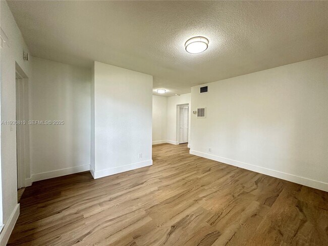 Foto del edificio - 2822 Van Buren St