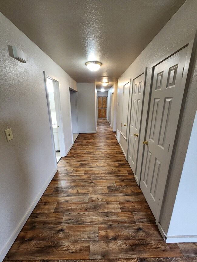 Foto del edificio - 300 S Cash