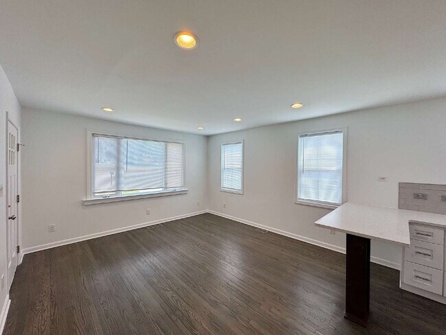 Foto del edificio - Stylish Updated Home Just Minutes from Downtown Raleigh!