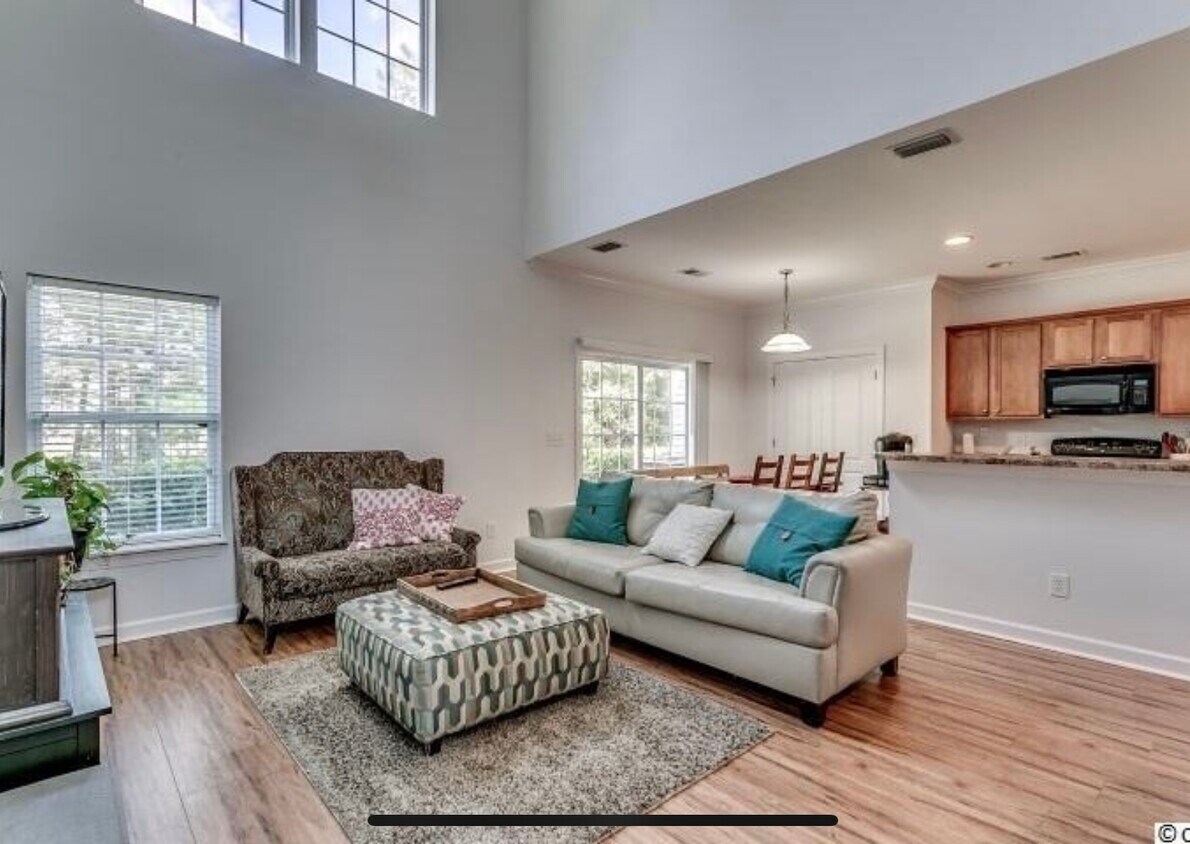 Foto principal - 1120 Fairway Ln
