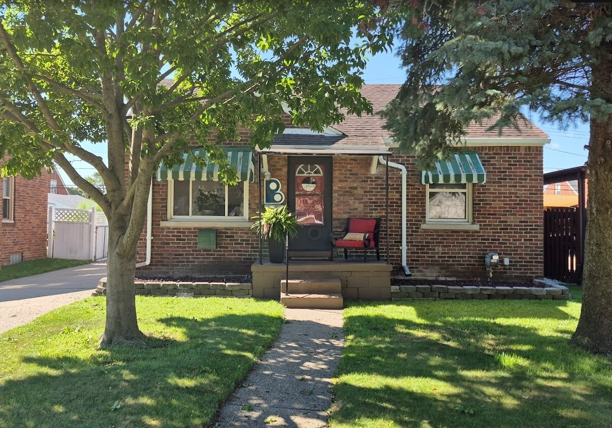 Foto principal - 17850 Bayne St