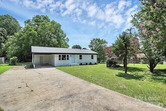 Building Photo - 1433 Edgewood Rd