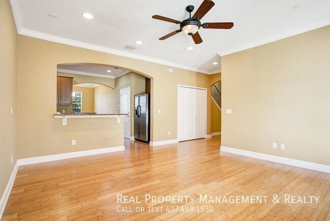 Building Photo - 3 BR / 3 BA with Office Townhouse In Winte...