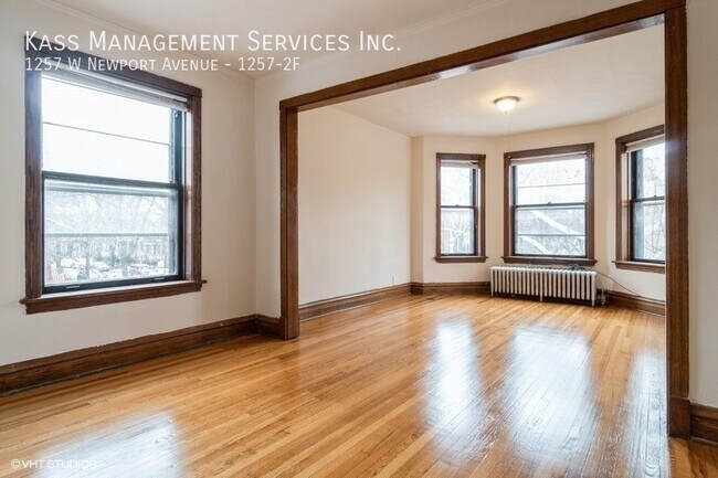 Foto del edificio - 1257 W Newport Ave