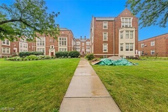 Building Photo - 15610 Van Aken Blvd