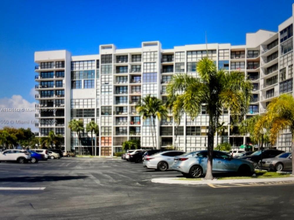 Primary Photo - 800 Parkview Dr