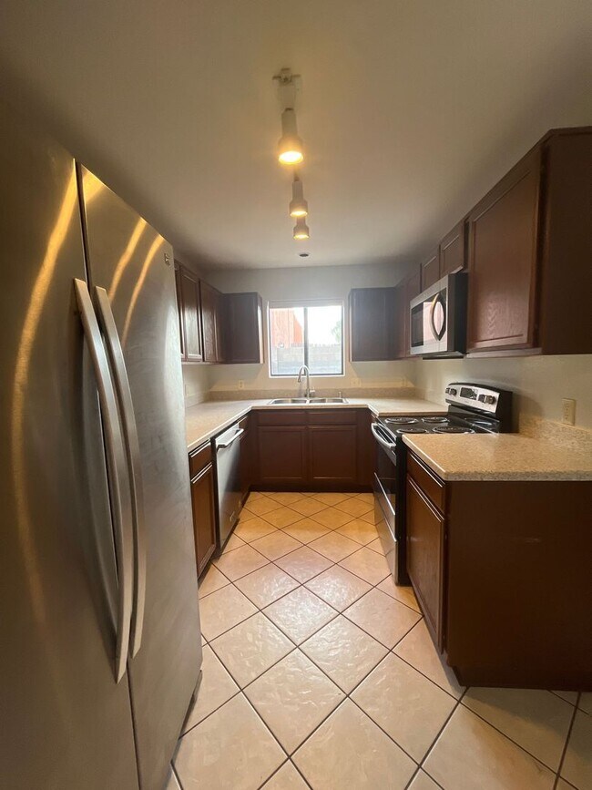 Foto del edificio - 3 bedroom 2.5 bath townhome for rent