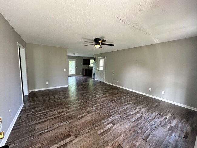 Building Photo - 1009 Northwood Dr