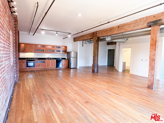Building Photo - 215 S Santa Fe Ave