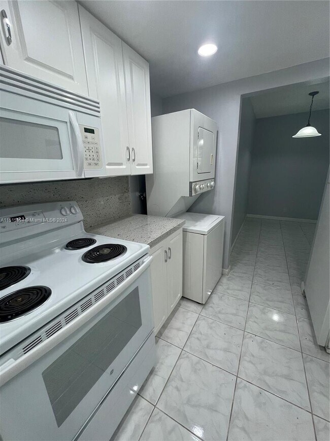 Building Photo - 7903 Camino Cir