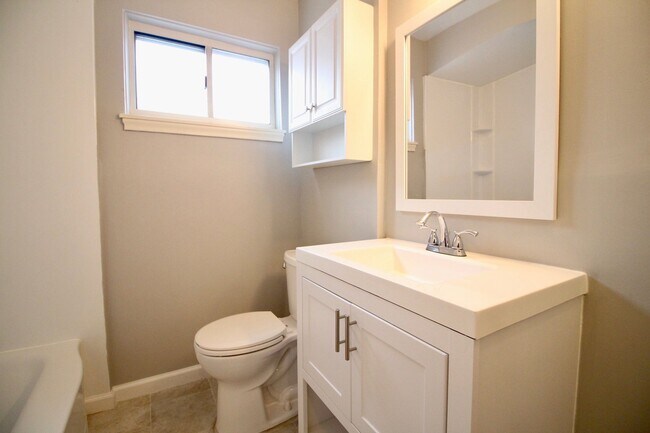 Building Photo - 30014 Lonnie Dr