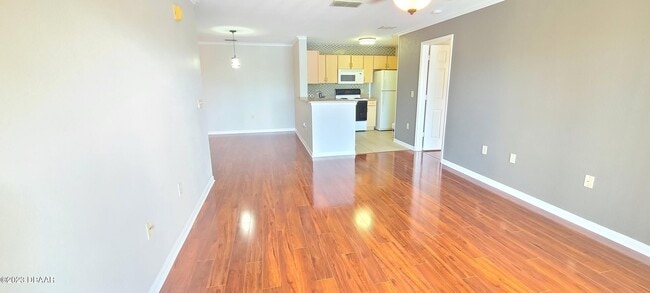 Building Photo - 940 Village Trail