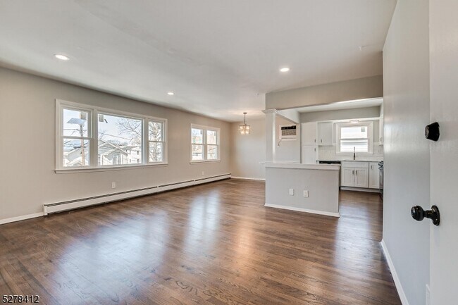 Foto del edificio - 1314 Monmouth Ave